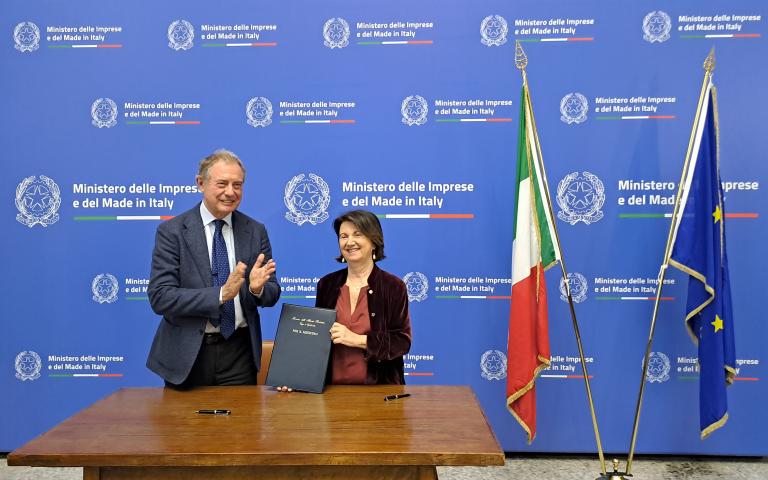 Urso e Roccella firmano il decreto per rinnovo Comitato