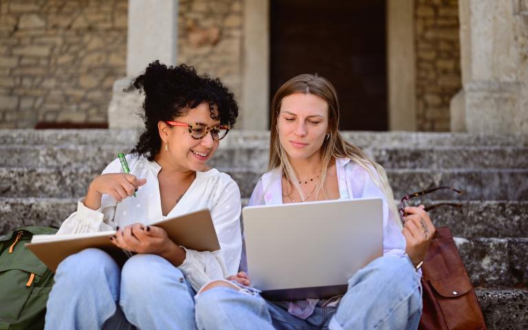 Hack the Gap, formazione imprenditoriale per giovani donne del Sud